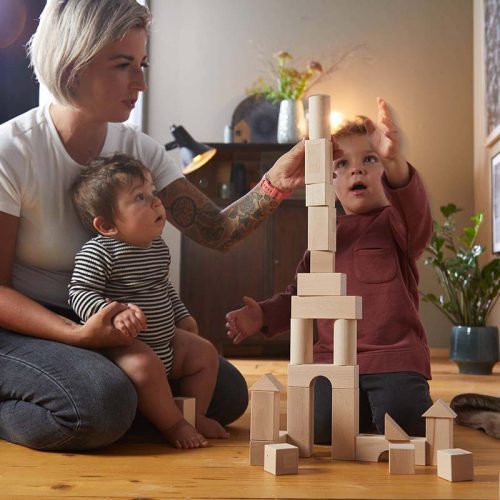 MotherAnd2KidsBuildingWithBasicBuildingBlocks26PieceStarterSet